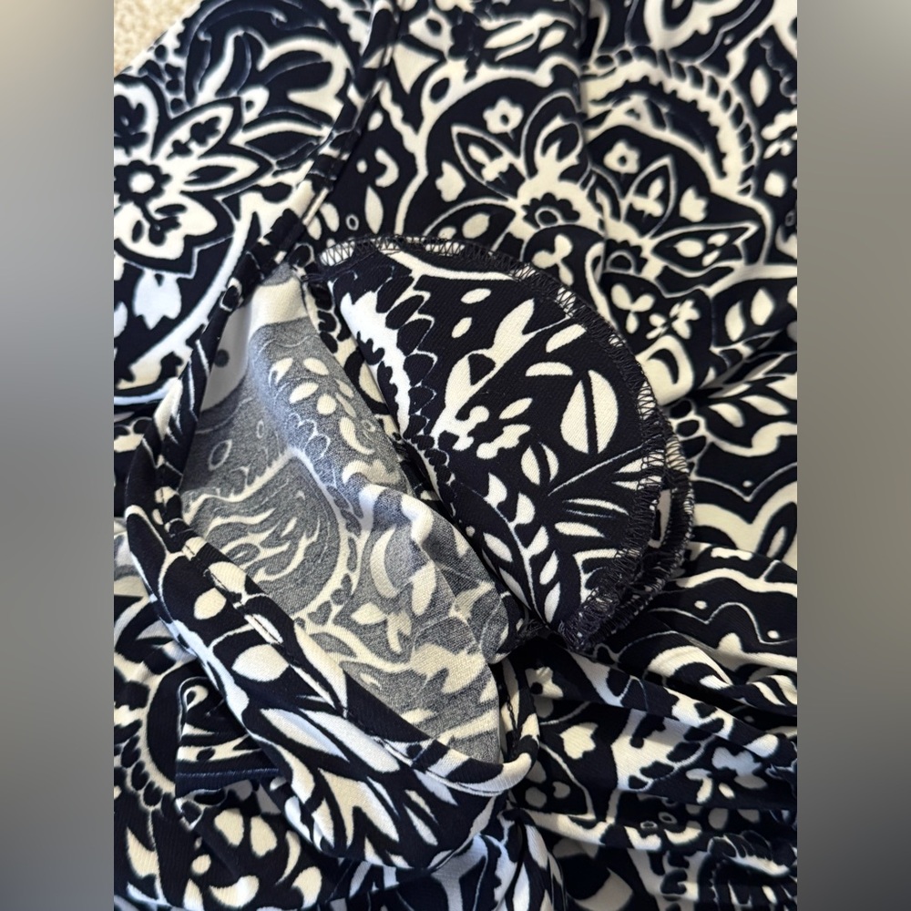 Chaps faux wrap paisley fit and flare dress. Size Medium - Picture 8 of 10
